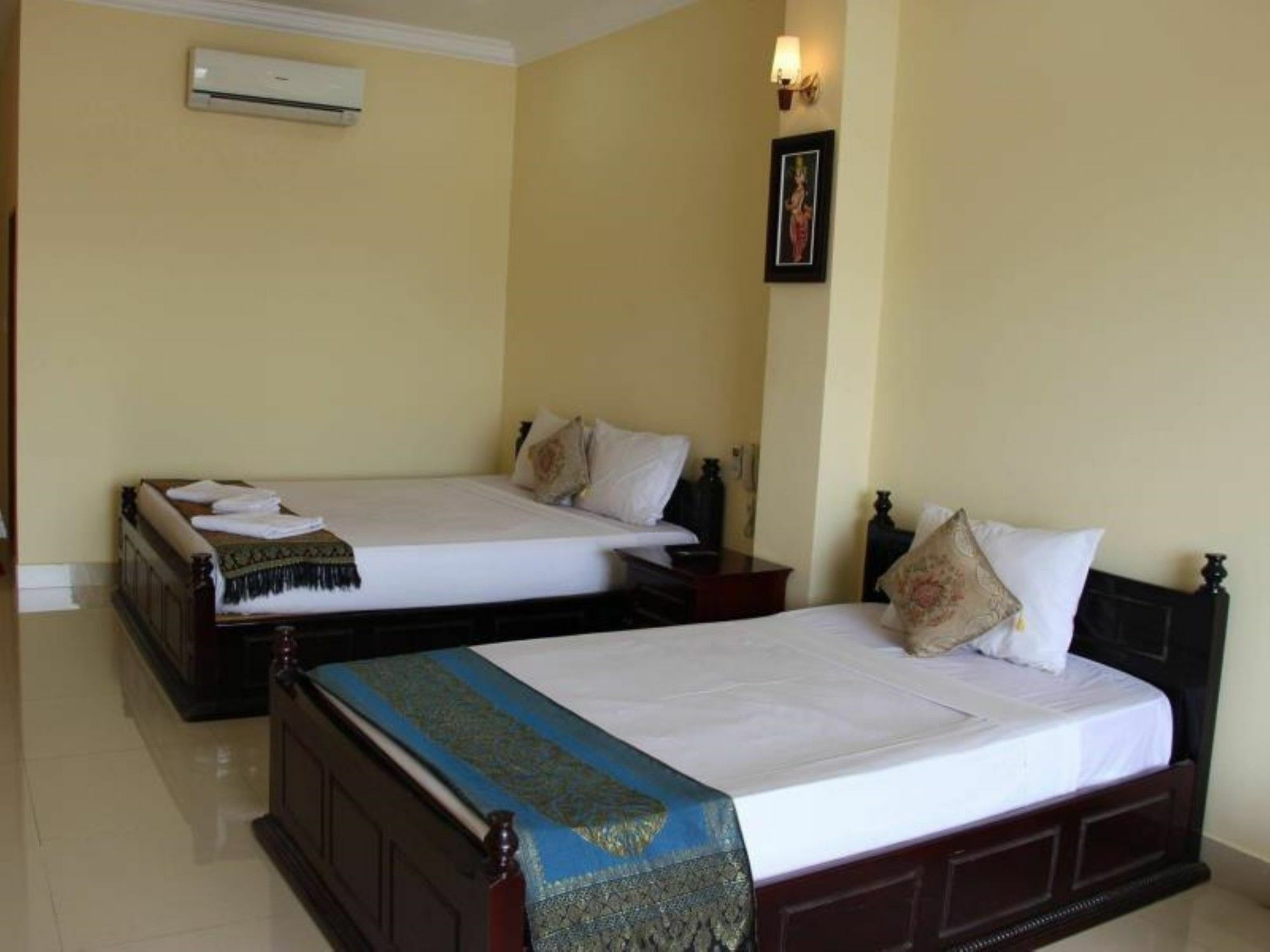 โรงแรม 4 ริเวอร์ โฮเต็ล